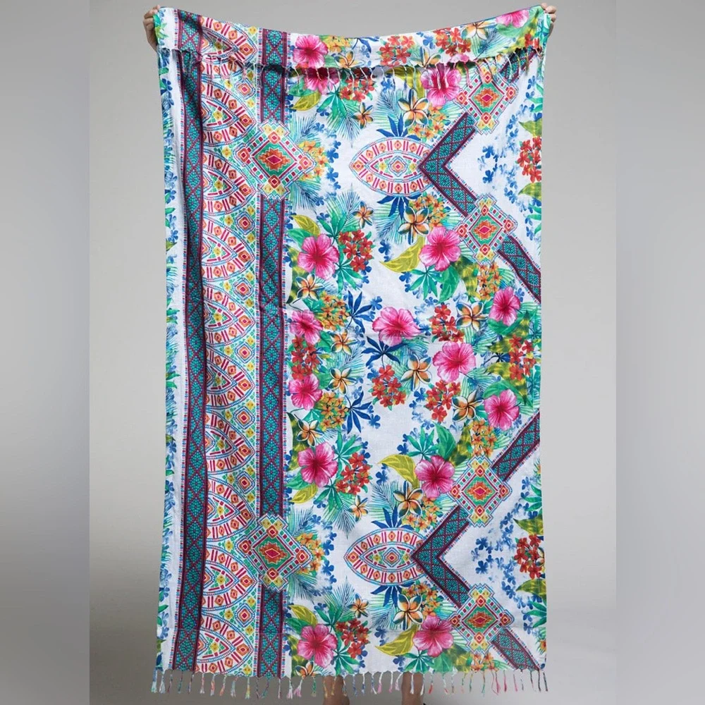 Ruggine Luxury Flower Print Towel NWT